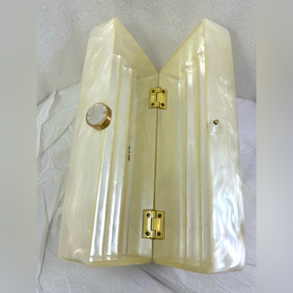 Cult Gaia Enid Clutch. Ivory. - Picture 15 of 15